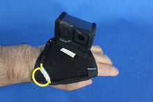 Load image into Gallery viewer, Skydiving Handy Cam Glove: Capture Exhilarating Moments Hands-Free. Securely hold camera equipment for stunning skydiving shots. Essential gear for skydivers and adventure seekers. Unleash creativity and document breathtaking jumps and adrenaline-fueled experiences

