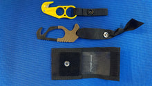 Load image into Gallery viewer, Skydiving Heavy Duty Compact Metal Safety Knife: A reliable companion for safety during skydiving adventures. This compact metal knife is designed to withstand the rigors of extreme conditions. Its durable construction ensures reliability and peace of mind in emergency situations.
