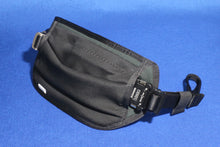 Load image into Gallery viewer, Skydiving Swooping Belly Band with Single Release: Enhance stability and control during swooping maneuvers. Custom-designed for skydiving, this belly band ensures optimal performance. Secure fit and easy single release for convenience. Elevate your swooping experience with this essential gear
