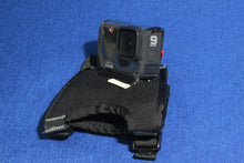 Load image into Gallery viewer, Skydiving Handy Cam Glove: Capture Exhilarating Moments Hands-Free. Securely hold camera equipment for stunning skydiving shots. Essential gear for skydivers and adventure seekers. Unleash creativity and document breathtaking jumps and adrenaline-fueled experiences
